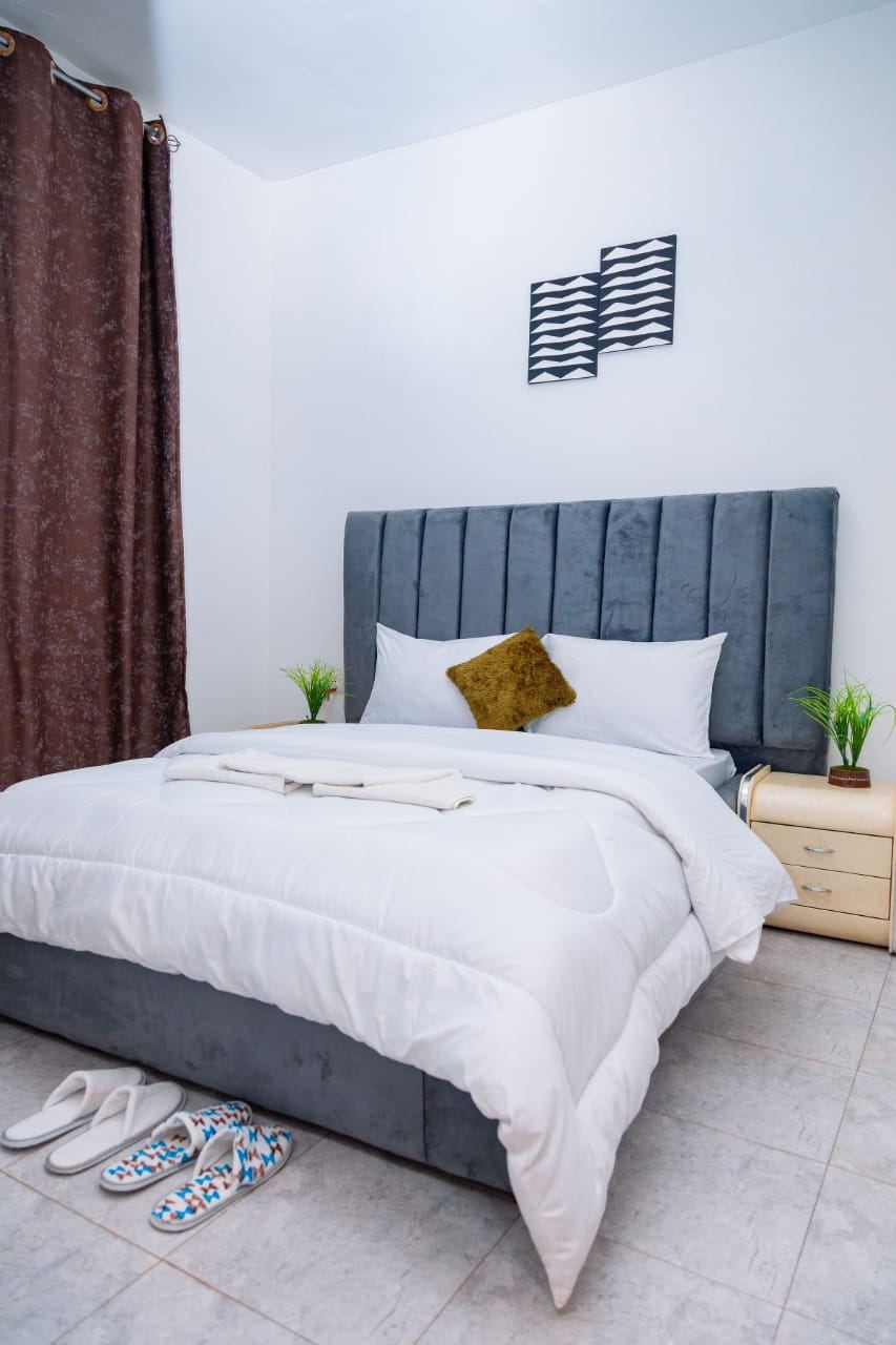 Bedroom with grey headboard, plants